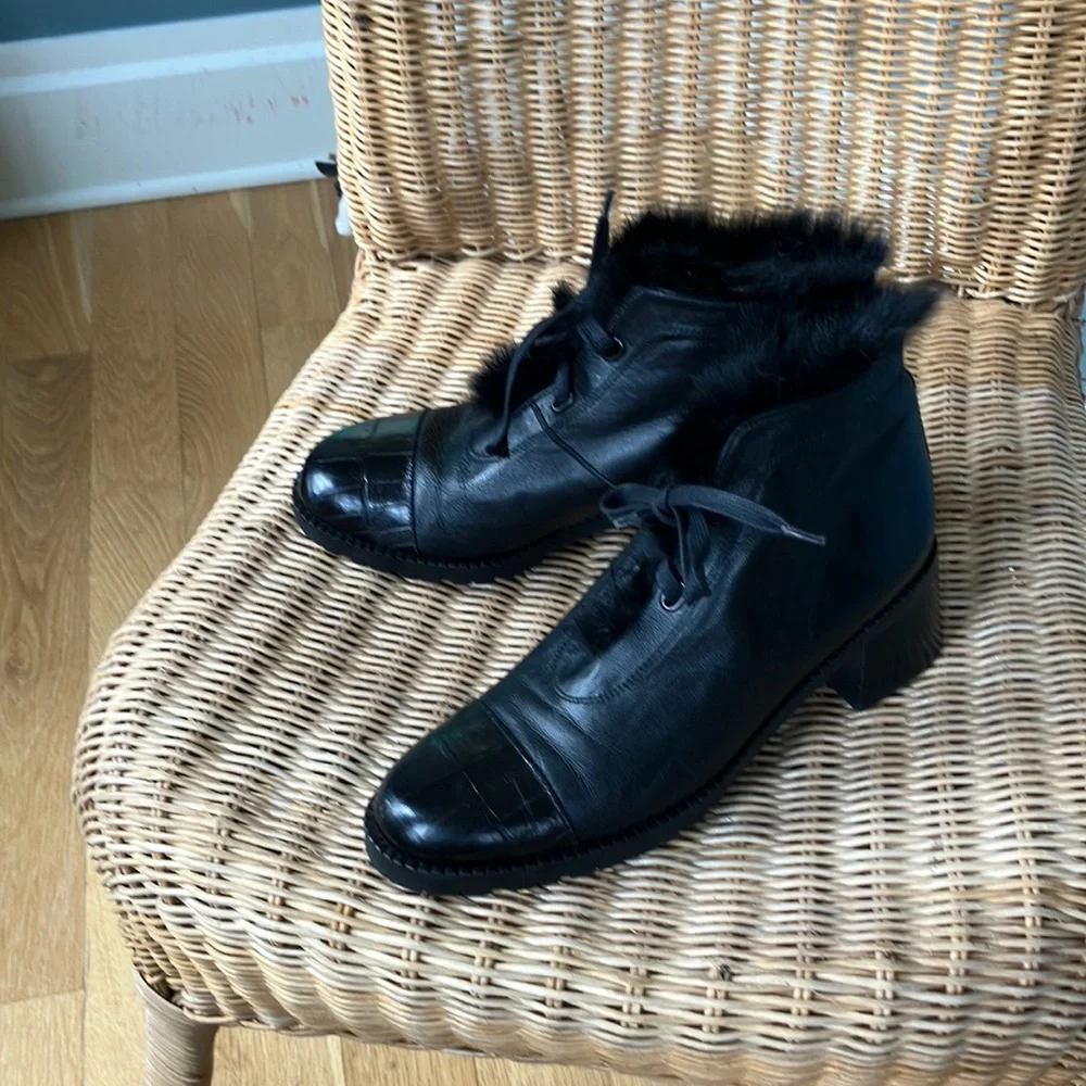 Stuart Weitzman Fur lined Ankle Boots - 8.5